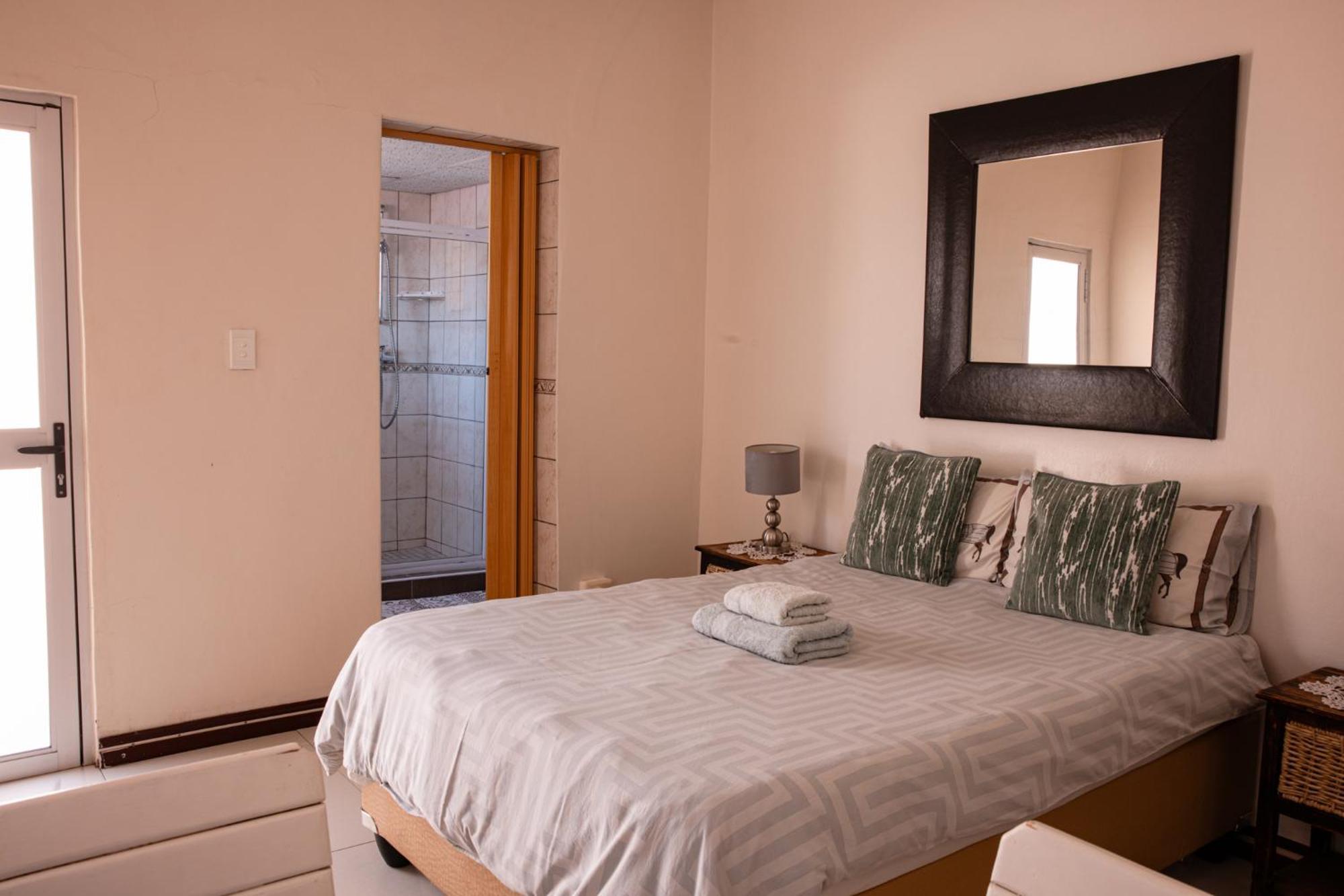 Emerald Bed&Breakfast Windhoek Esterno foto
